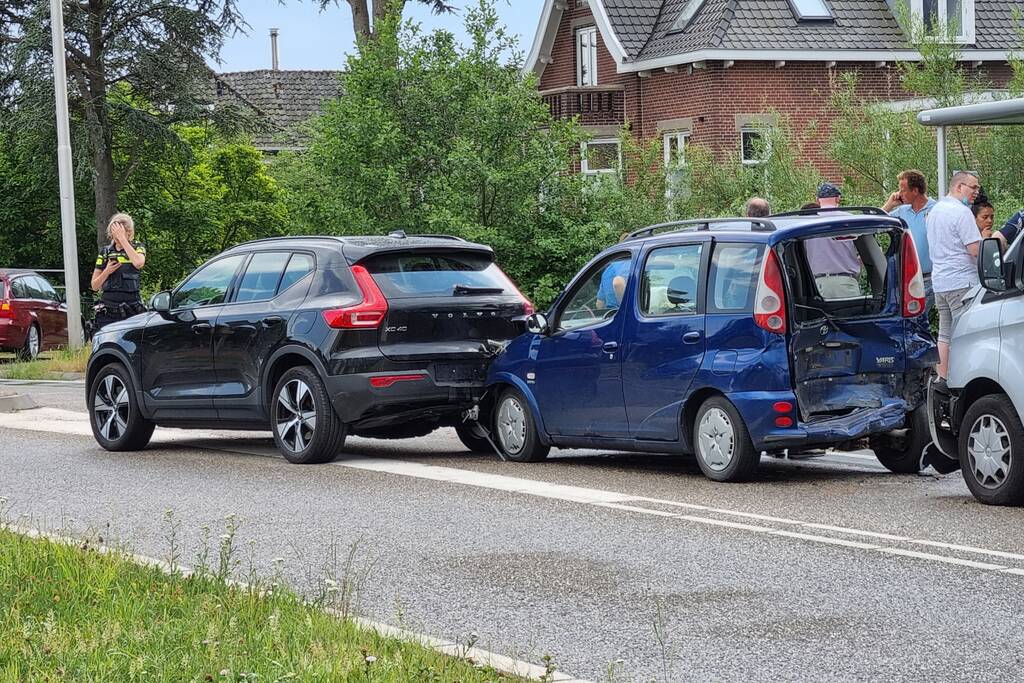 Vijf voertuigen betrokken bij kettingbotsing
