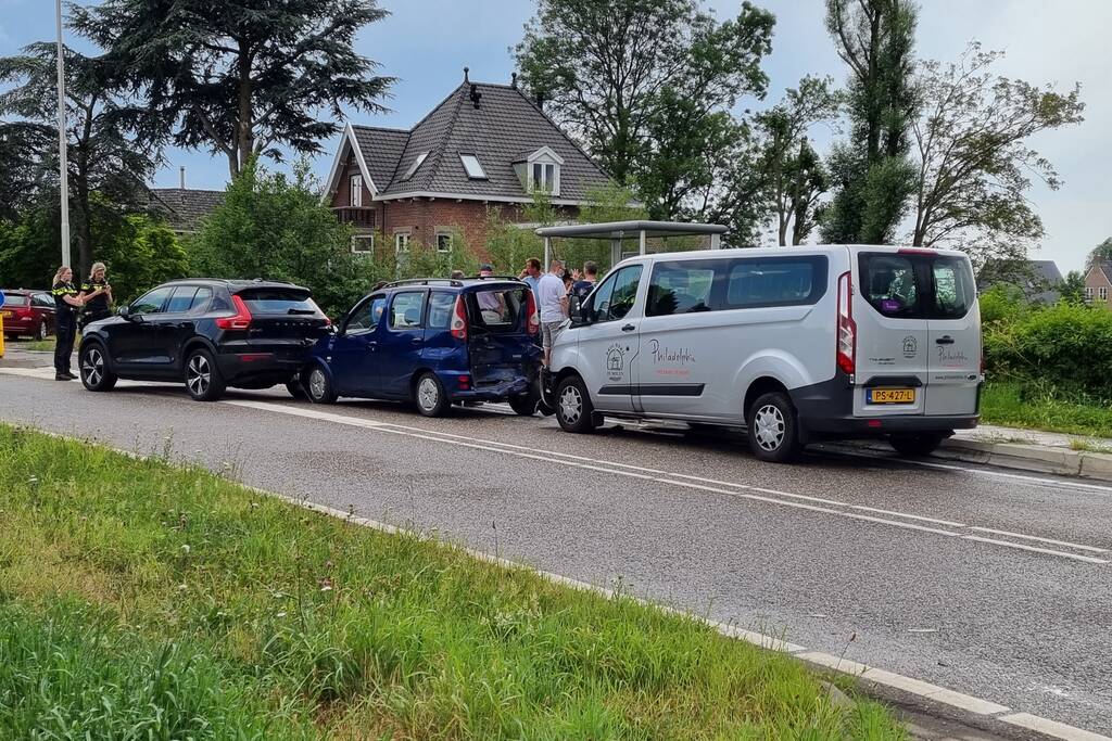 Vijf voertuigen betrokken bij kettingbotsing