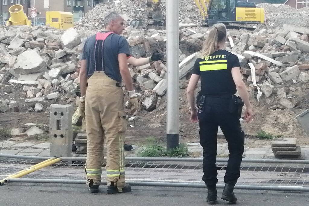 Brandweer zet hekken rechtop na windvlaag