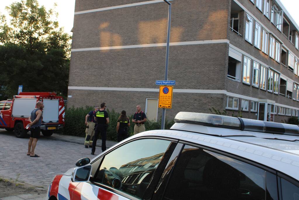 Brandweer verricht metingen door gaslucht