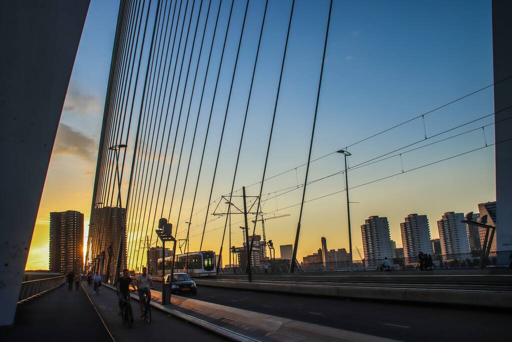 Verkeerschaos door niet sluitende Erasmusbrug