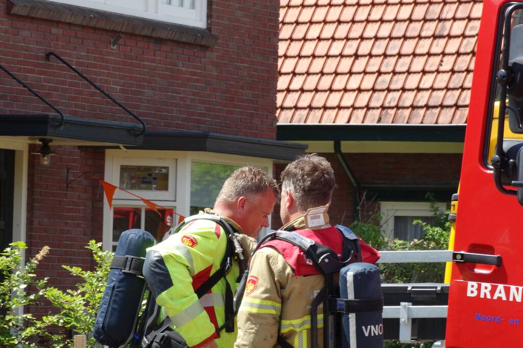 Brandweer ventileert woning na keukenbrand