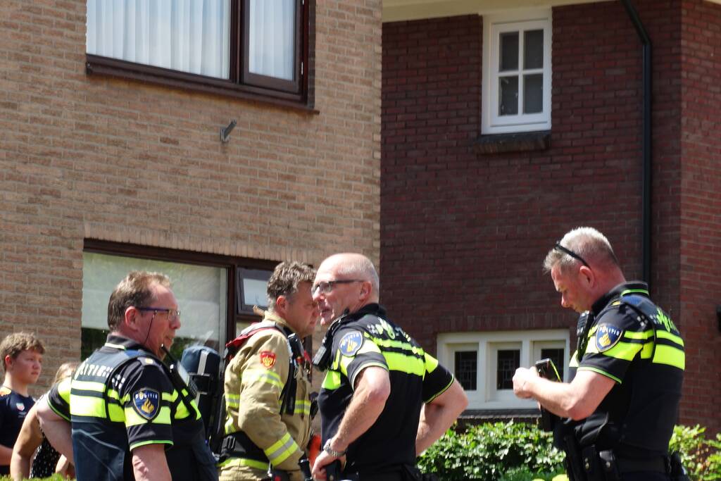 Brandweer ventileert woning na keukenbrand