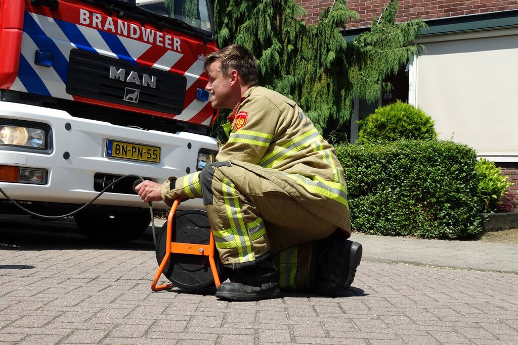 Brandweer ventileert woning na keukenbrand