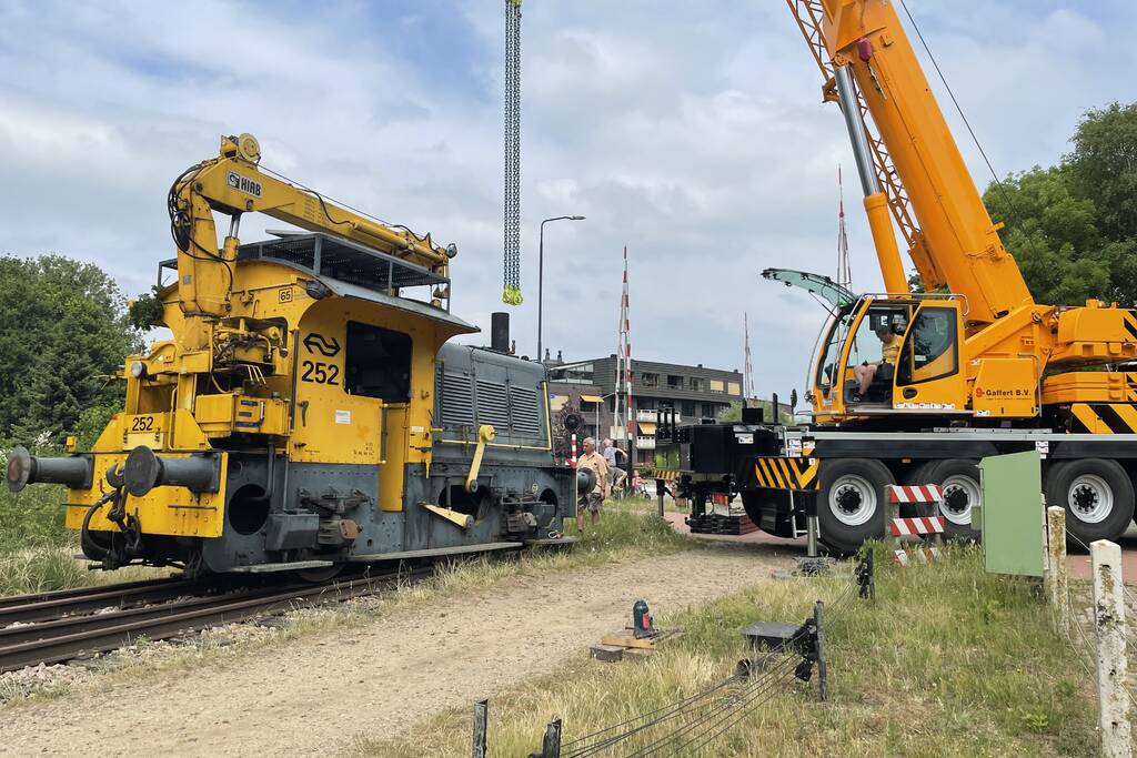 Locomotief ontspoord door kapotte wissel