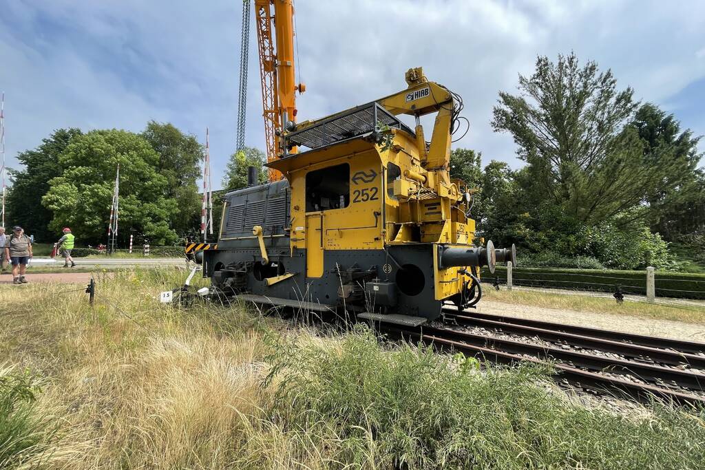 Locomotief ontspoord door kapotte wissel