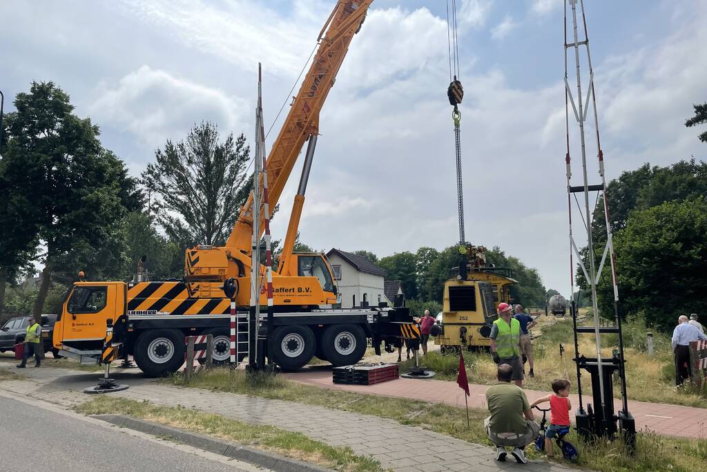 Locomotief ontspoord door kapotte wissel