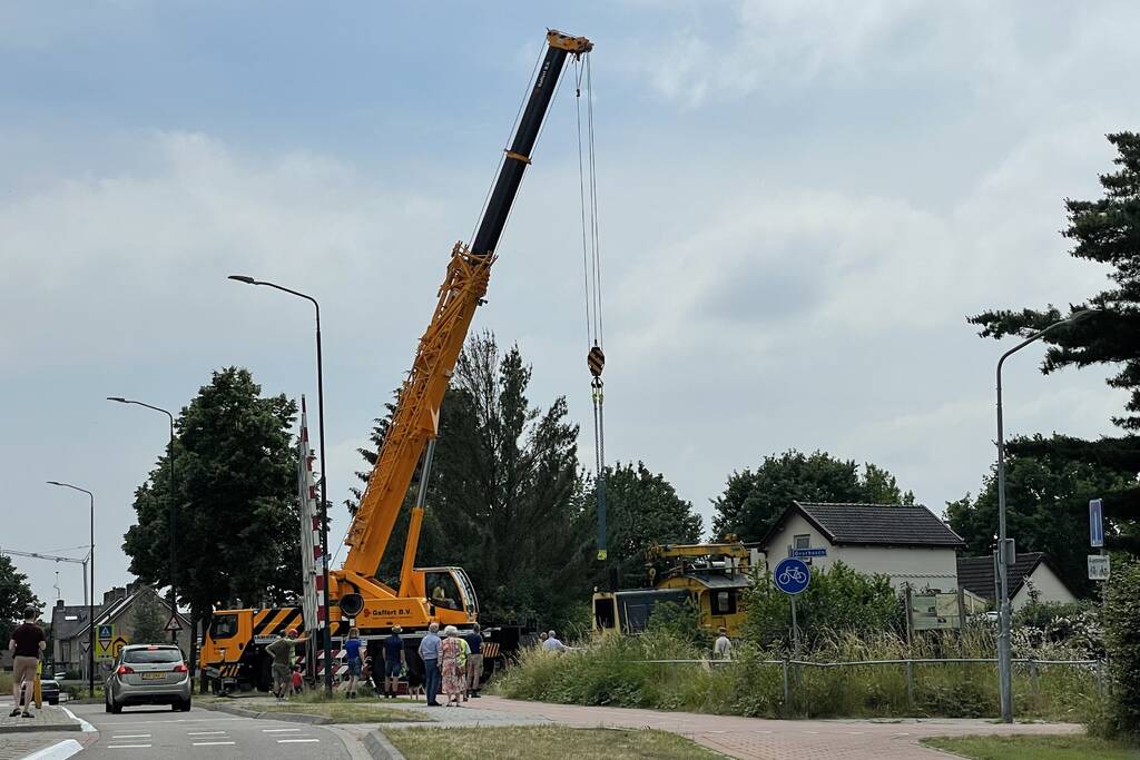 Locomotief ontspoord door kapotte wissel