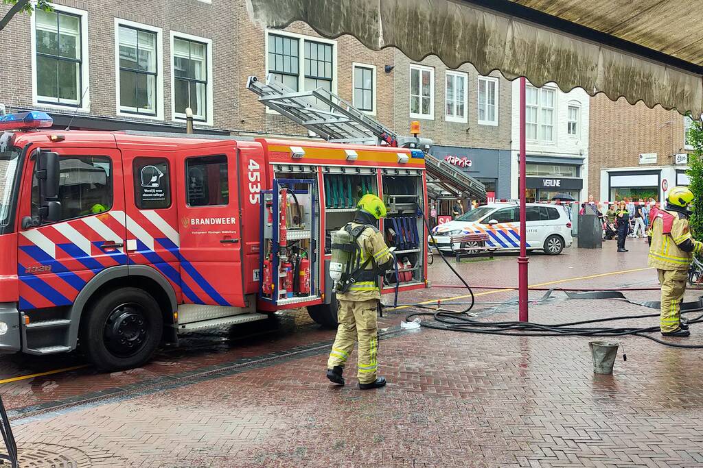 Brandweer blust brand in Hema