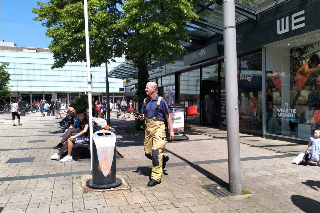 Brandweer blust brand in container bij We Man