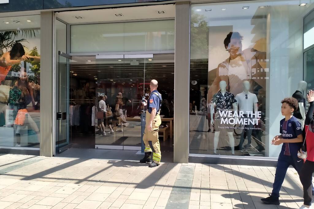 Brandweer blust brand in container bij We Man