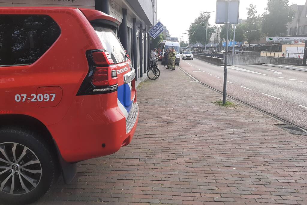 Brandweer verricht metingen door gaslucht