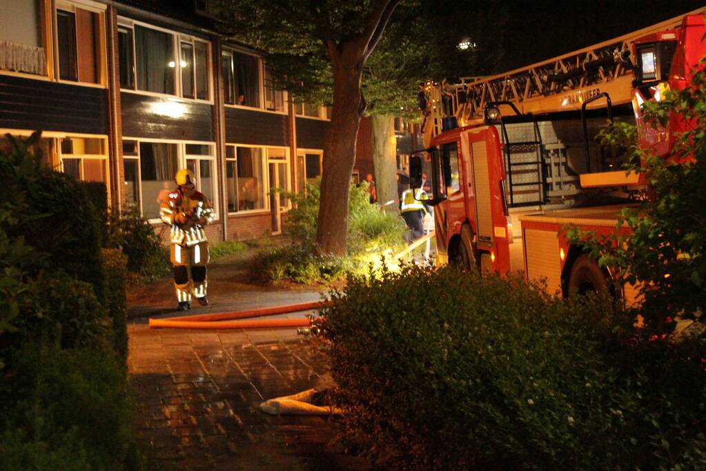 Forse vlammen bij schoorsteenbrand