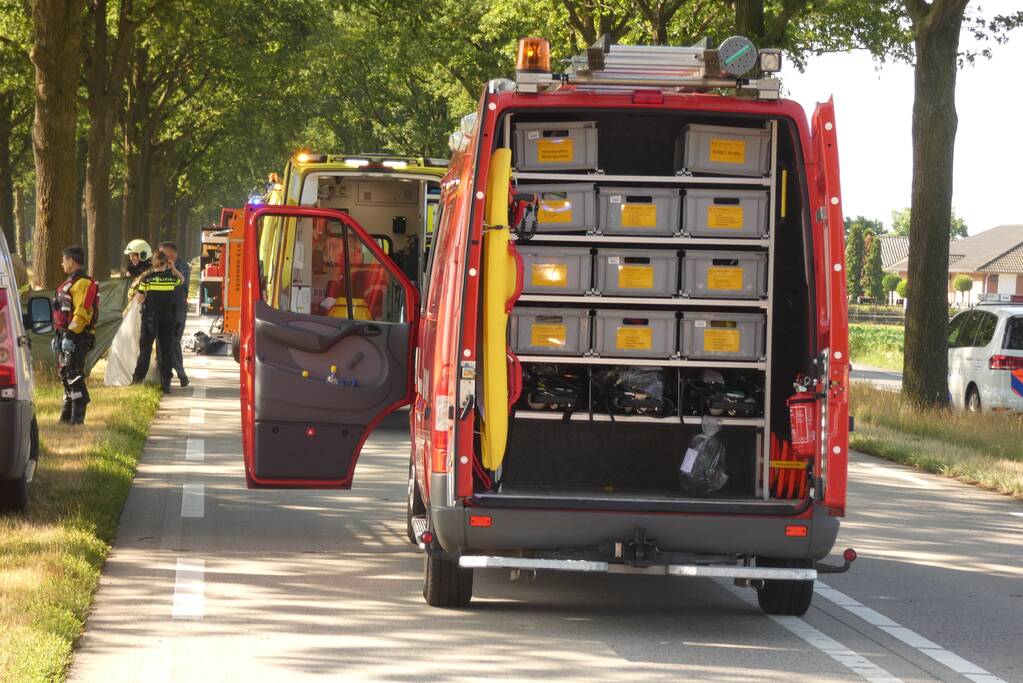 Auto te water, een overleden persoon aangetroffen