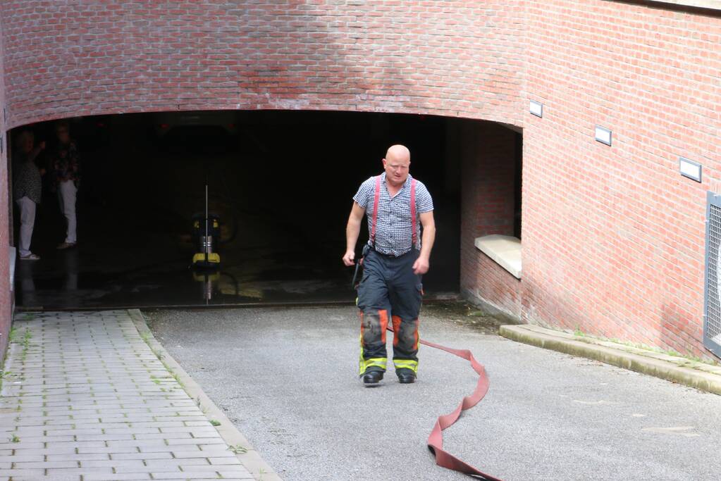 Parkeergarage en bergingen onder water