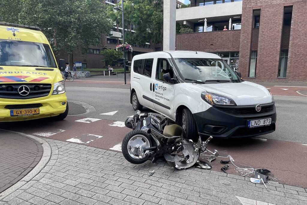 Bestuurder onder invloed rijdt scooterrijder aan
