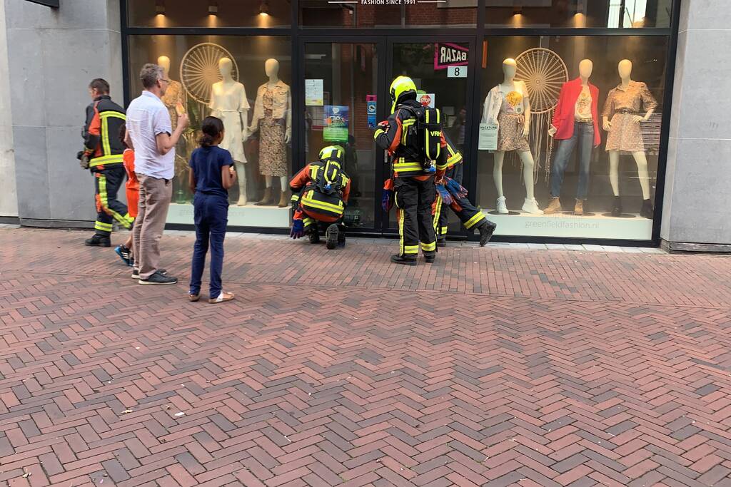 Winkel vol rook door mistgenerator