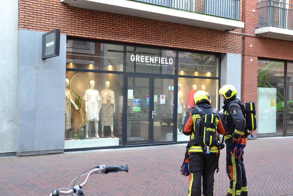 Winkel vol rook door mistgenerator