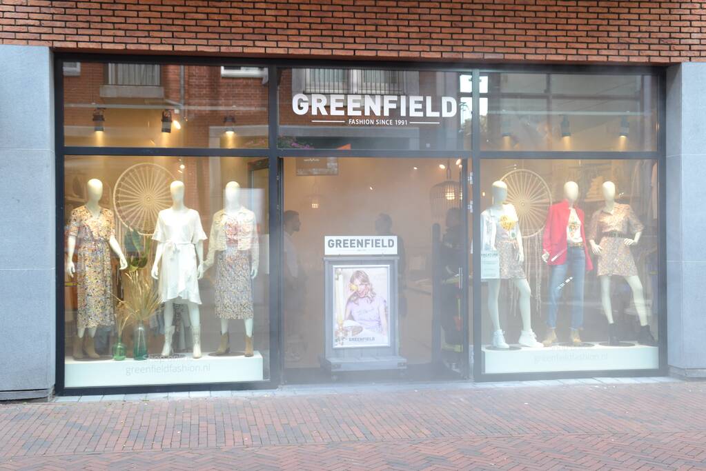 Winkel vol rook door mistgenerator