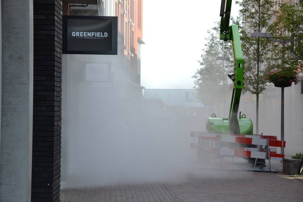 Winkel vol rook door mistgenerator