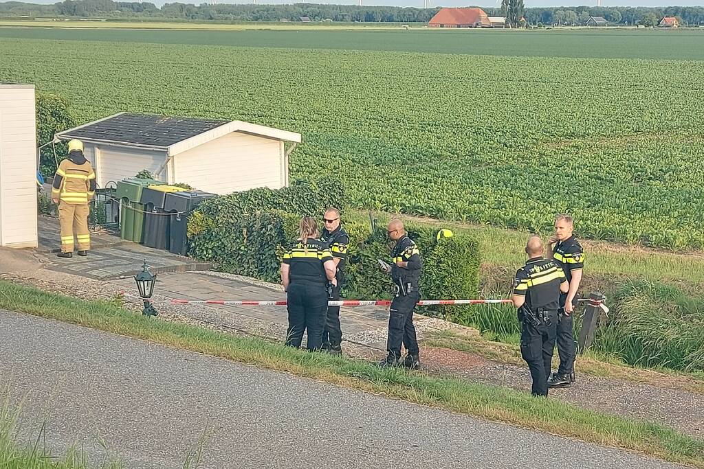 Overleden persoon aangetroffen na brand in woning