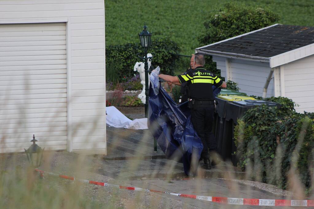 Overleden persoon aangetroffen na brand in woning