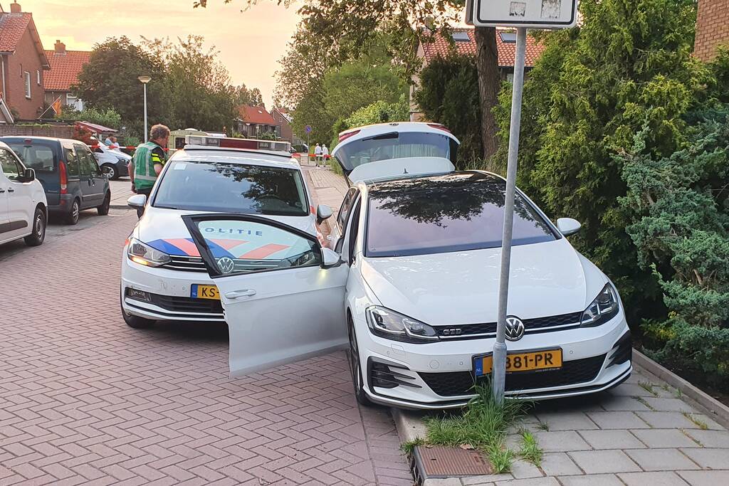 Auto knalt op paal bij achtervolging