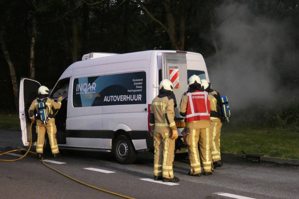 Bestelbus verwoest door brand