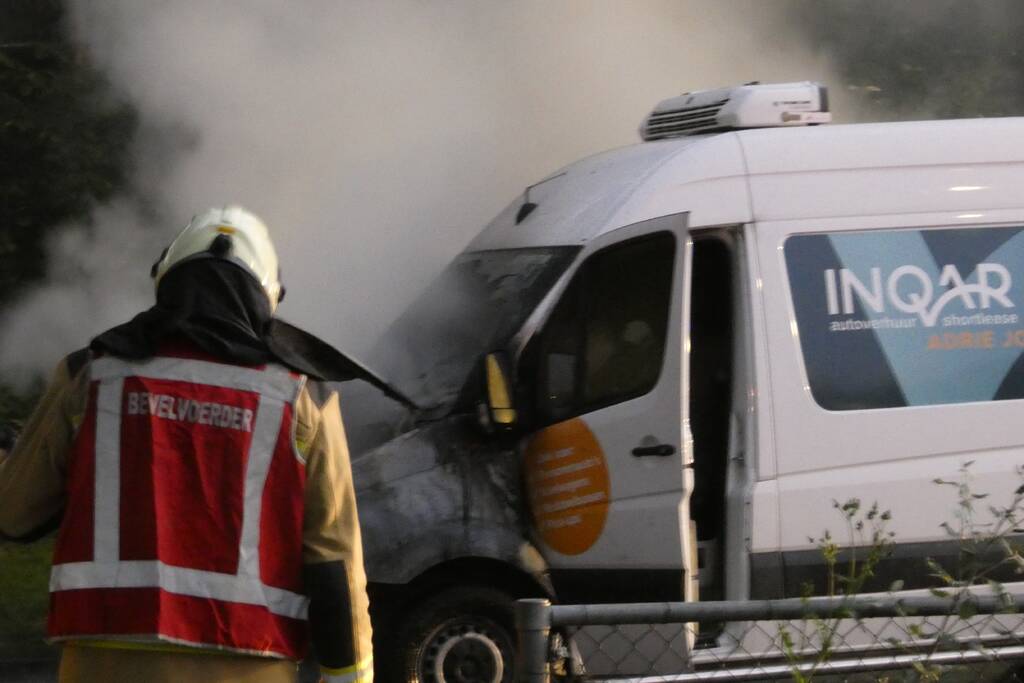 Bestelbus verwoest door brand