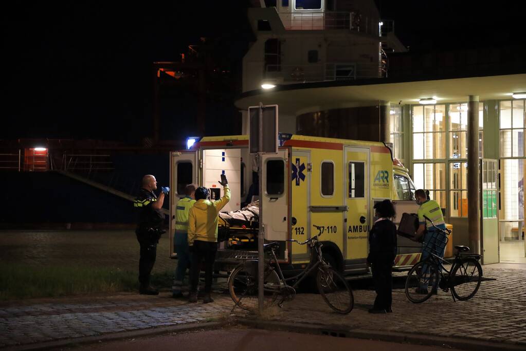 Persoon zwaargewond na incident in Maastunnel