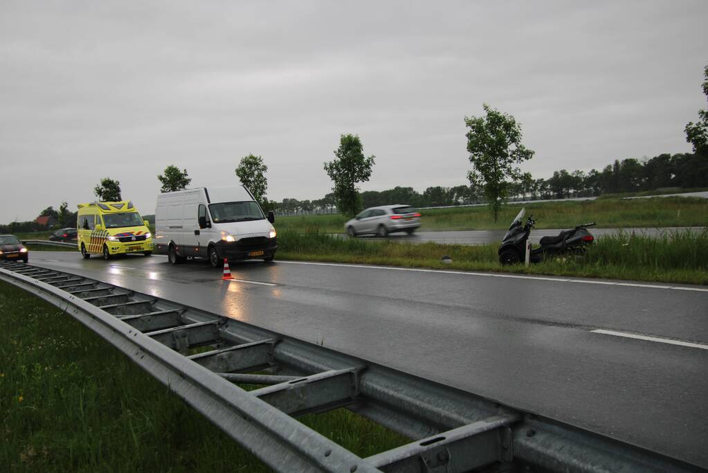 Bestuurder motorscooter gewond na val