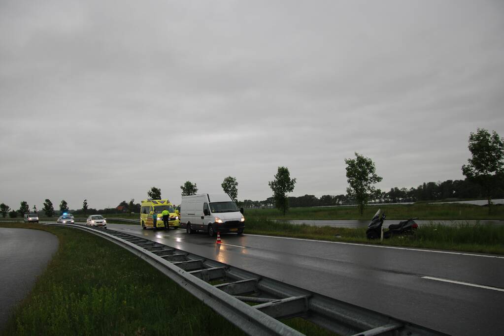 Bestuurder motorscooter gewond na val