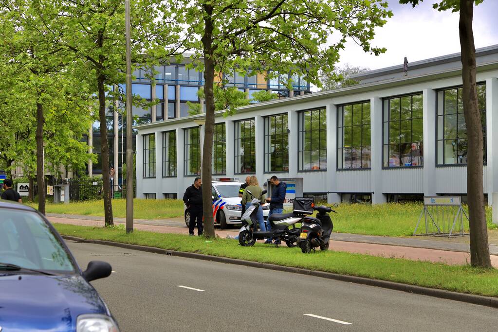 Maaltijdbezorger in aanrijding met bestelwagen