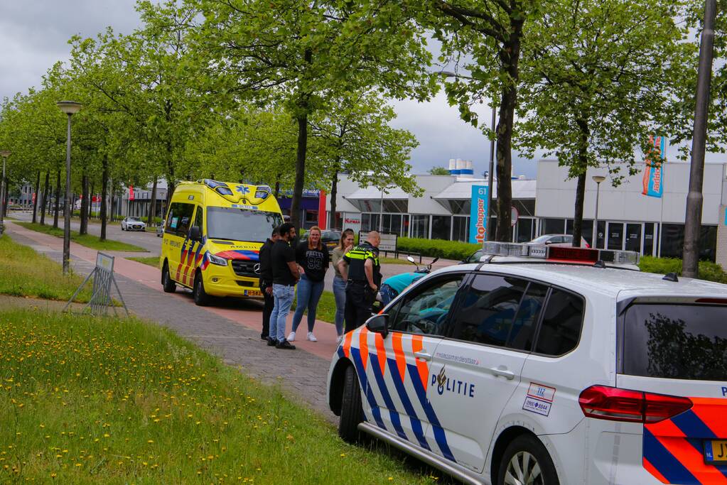 Maaltijdbezorger in aanrijding met bestelwagen