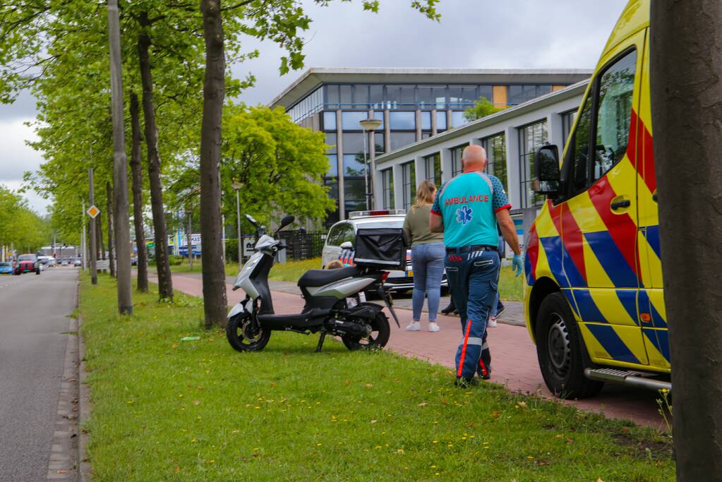 Maaltijdbezorger in aanrijding met bestelwagen
