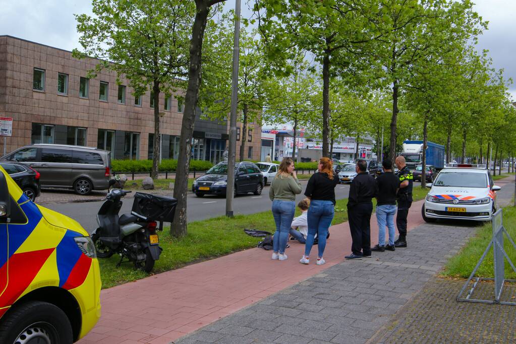 Maaltijdbezorger in aanrijding met bestelwagen