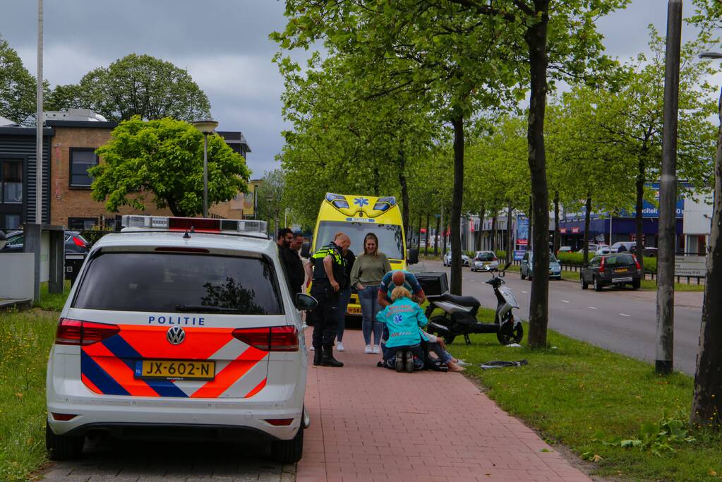 Maaltijdbezorger in aanrijding met bestelwagen