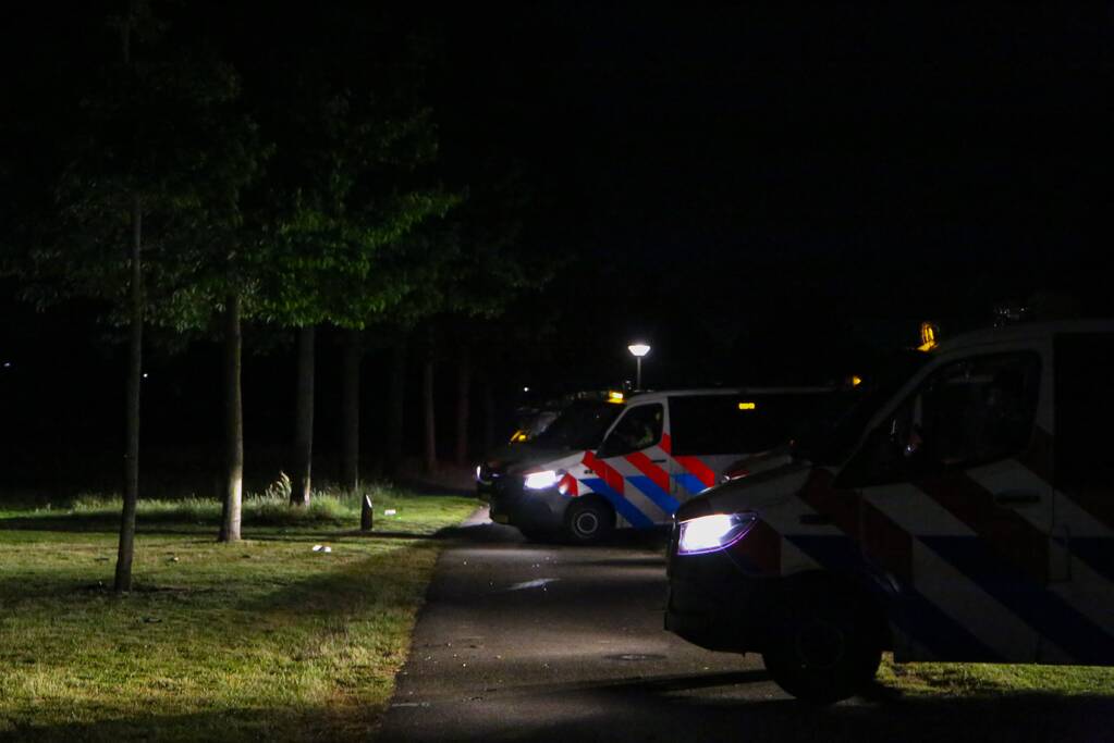 Mobiele Eenheid veegt park in Corlaer