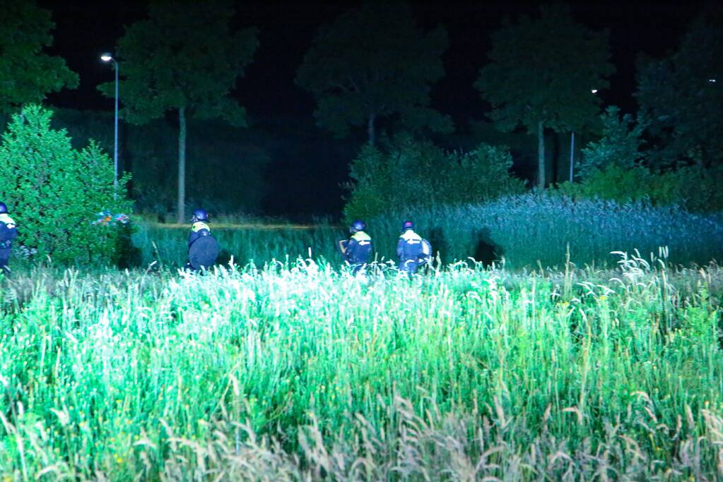 Mobiele Eenheid veegt park in Corlaer