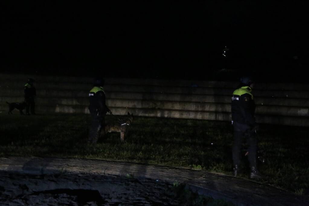 Mobiele Eenheid veegt park in Corlaer