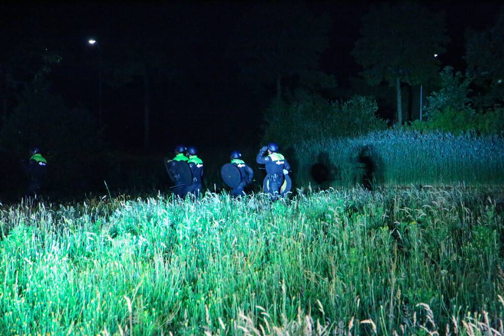 Mobiele Eenheid veegt park in Corlaer