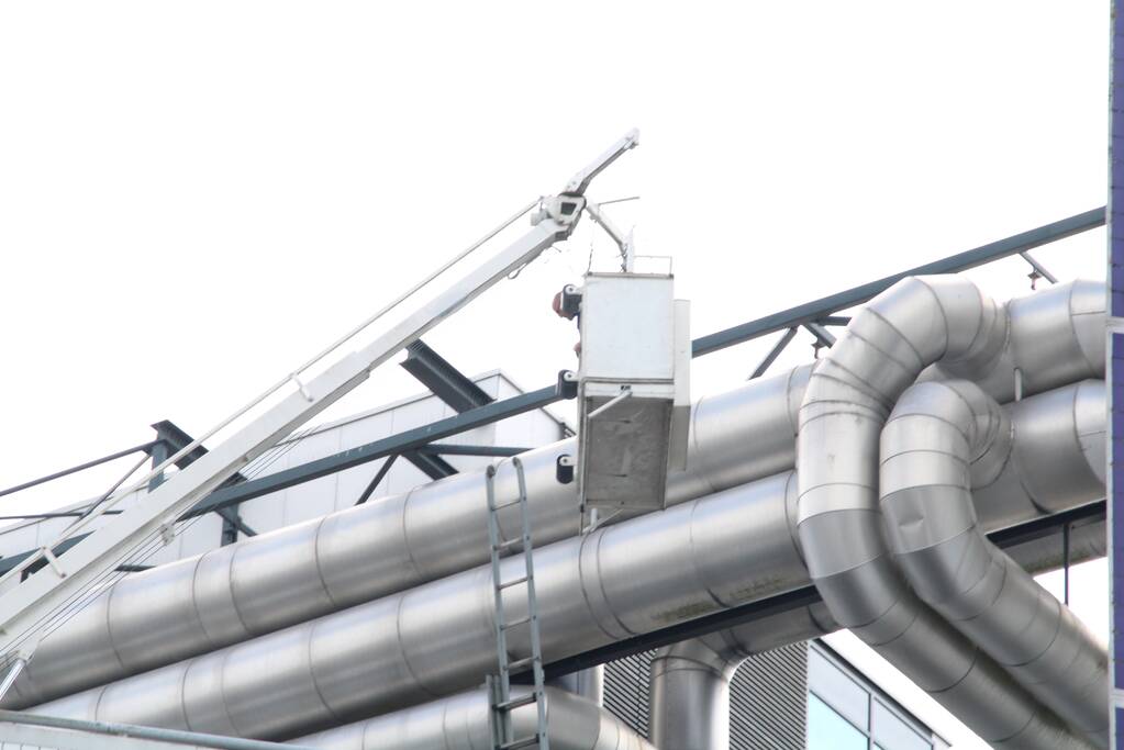 Glazenwassers bakje vast bij stadhuis