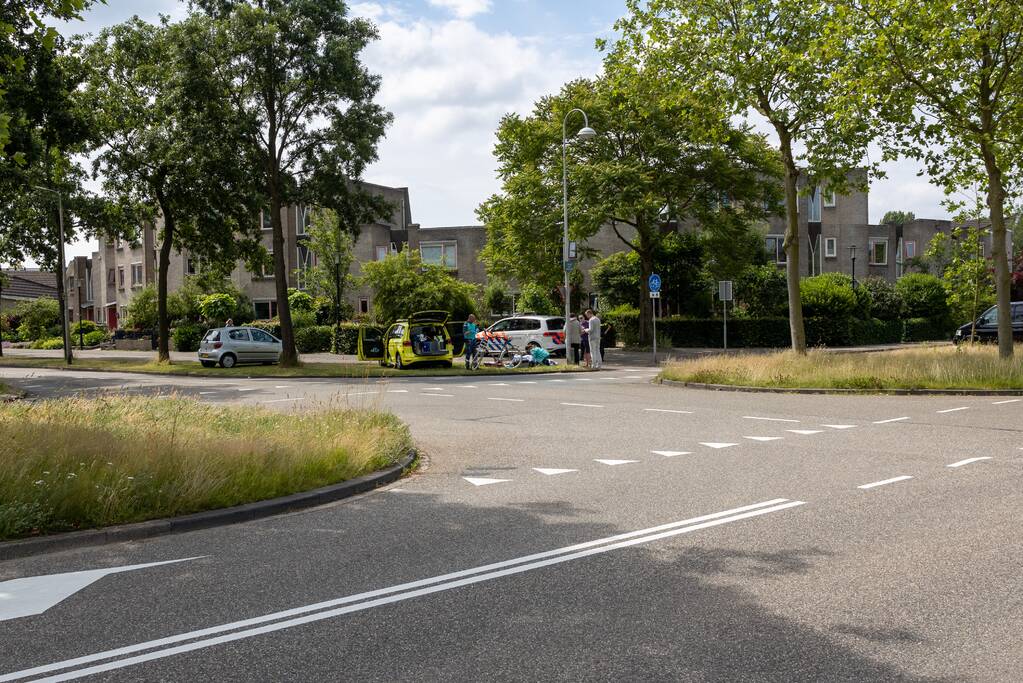 Overstekende fietser gewond bij aanrijding met auto