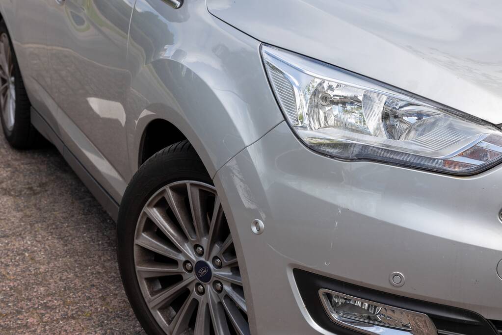 Overstekende fietser gewond bij aanrijding met auto