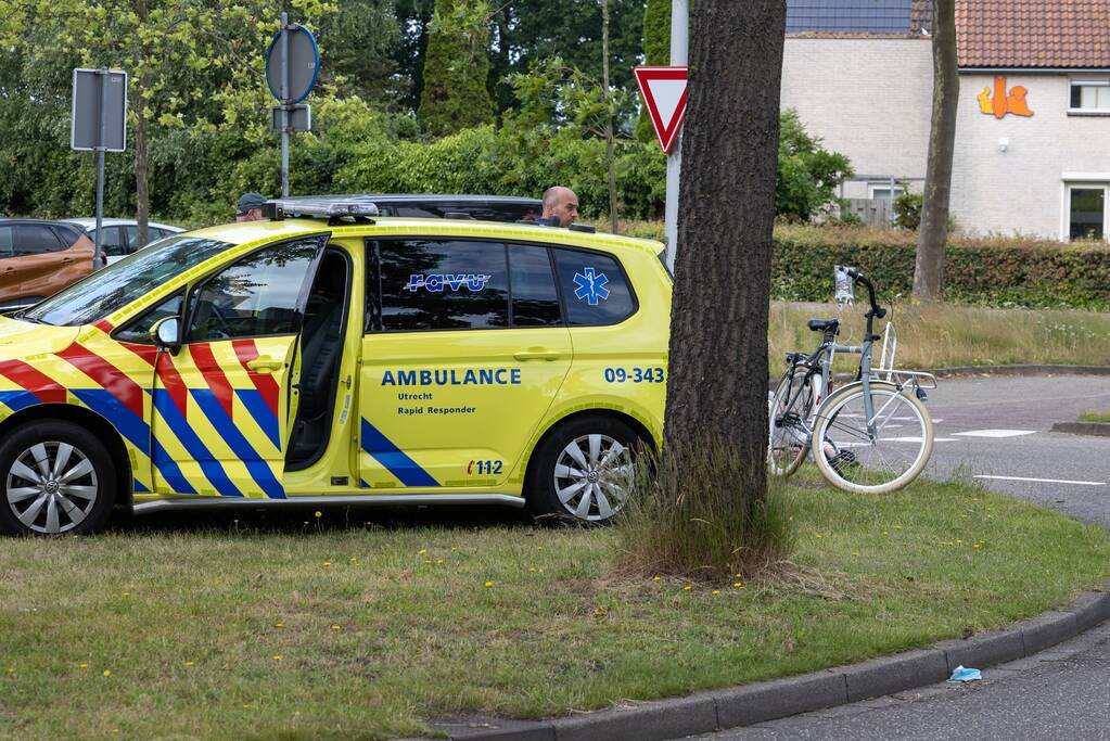 Overstekende fietser gewond bij aanrijding met auto