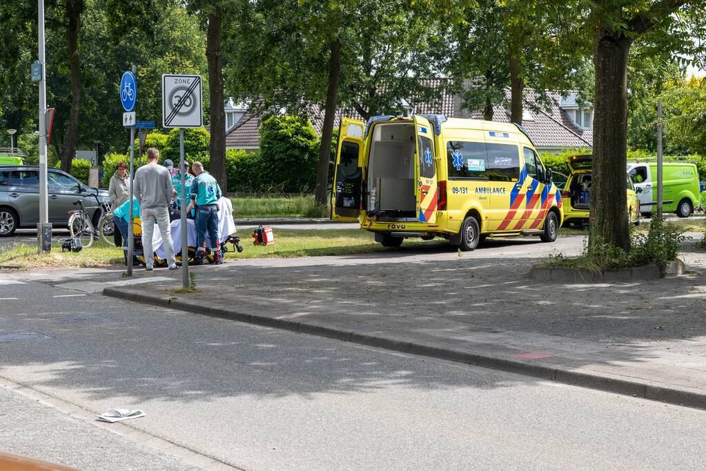 Overstekende fietser gewond bij aanrijding met auto