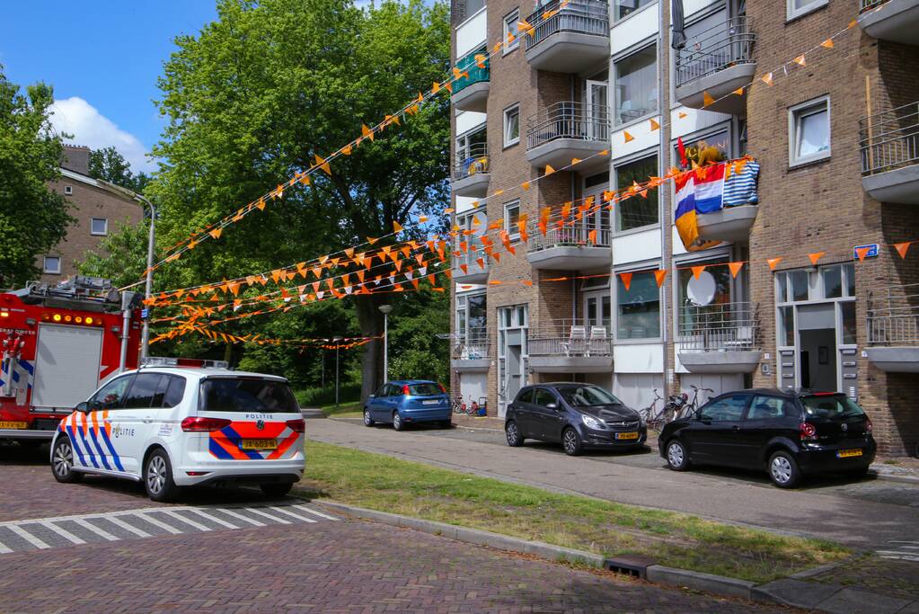 Brandweer doet onderzoek naar vreemde lucht in portiekflat