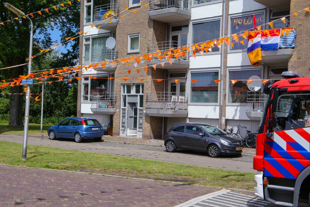 Brandweer doet onderzoek naar vreemde lucht in portiekflat
