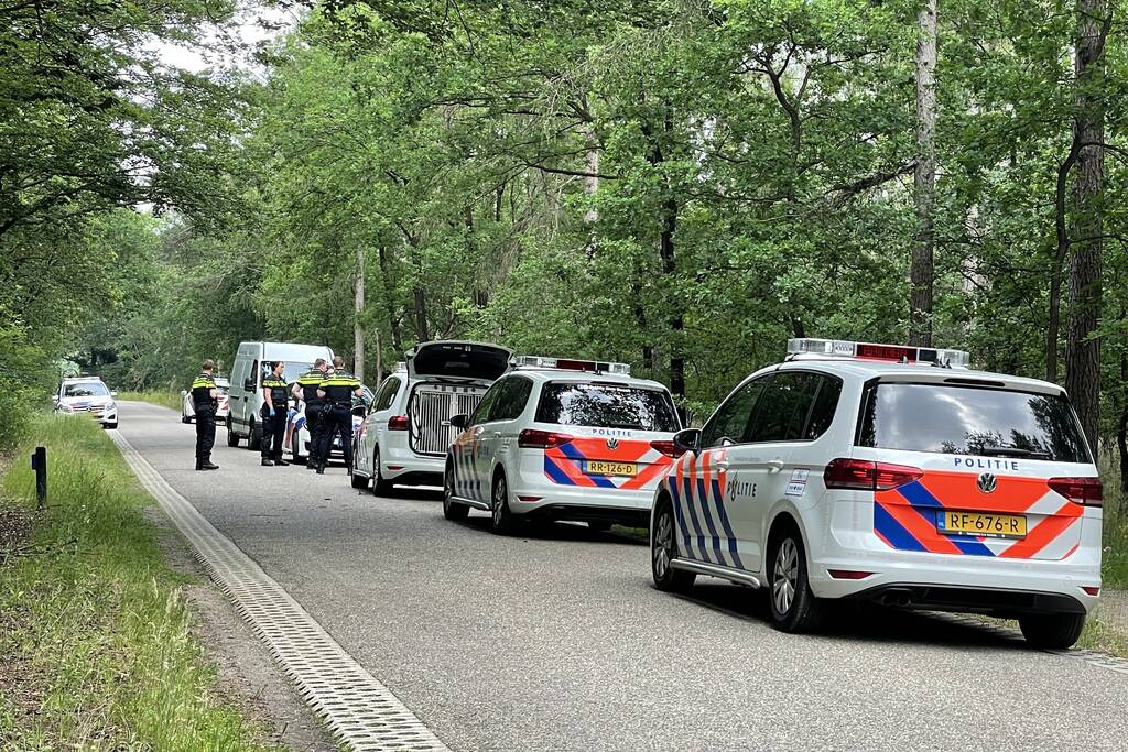 Persoon aangehouden en twee slaan op de vlucht