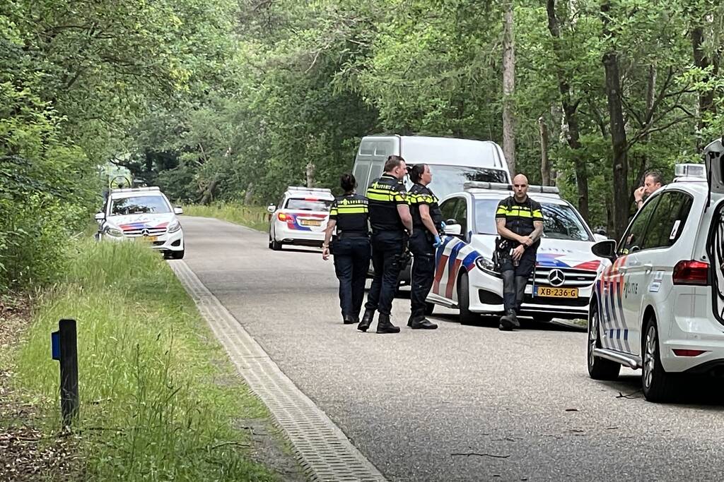 Persoon aangehouden en twee slaan op de vlucht